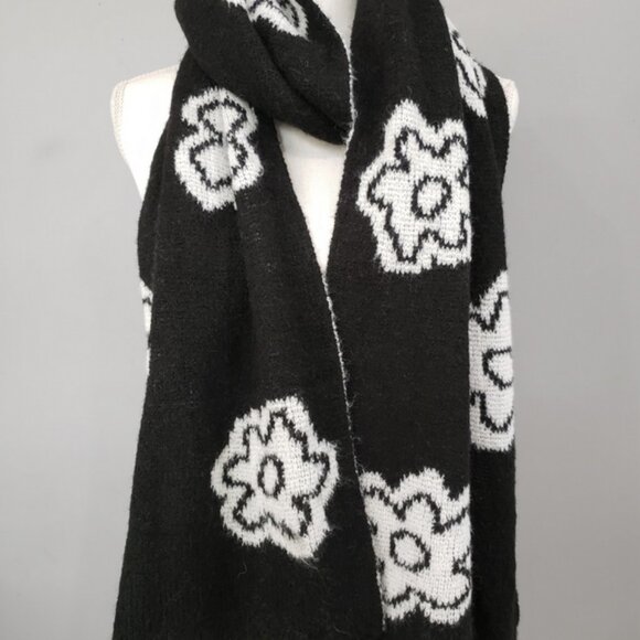 American Eagle black and white oversized flower chunky knit scarf reversible - Picture 1 of 7